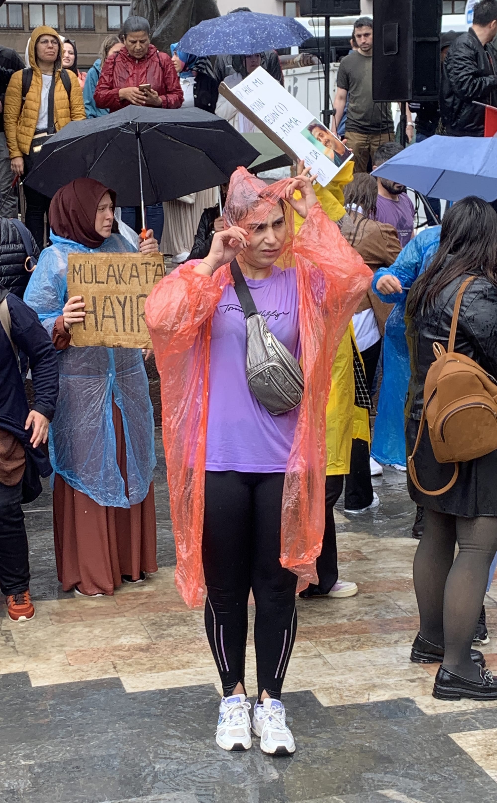 Öğretmenler yoğun yağışta “Mülakat sözünü tutun” dedi