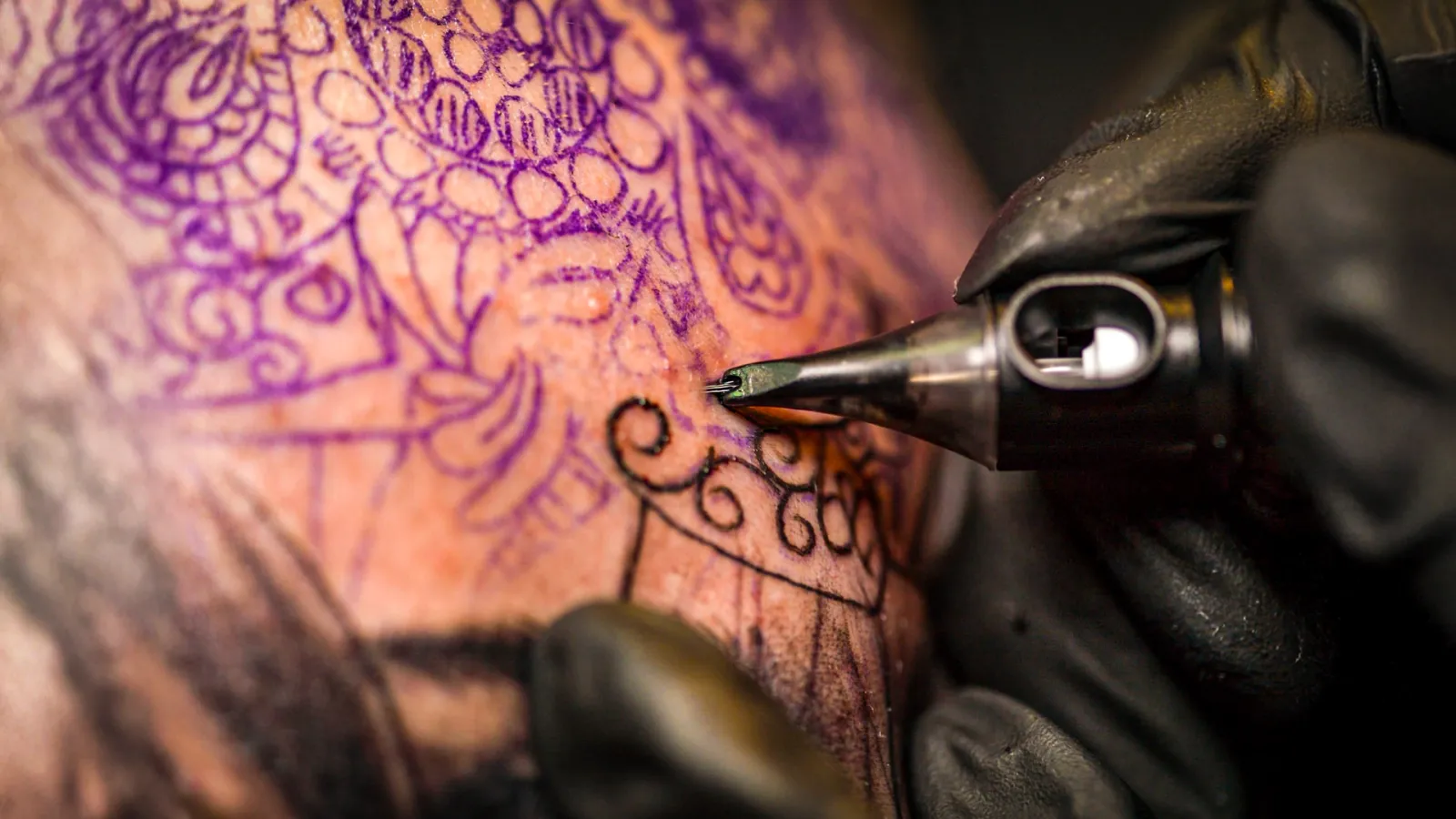 Bana dövmeni söyle, sana kim olduğunu söyleyeyim