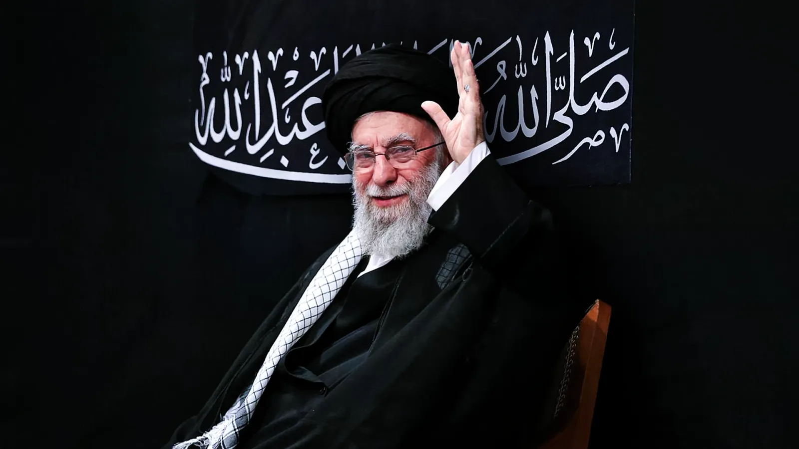 Hamaney: Karizmasız liderlikten mutlak güce